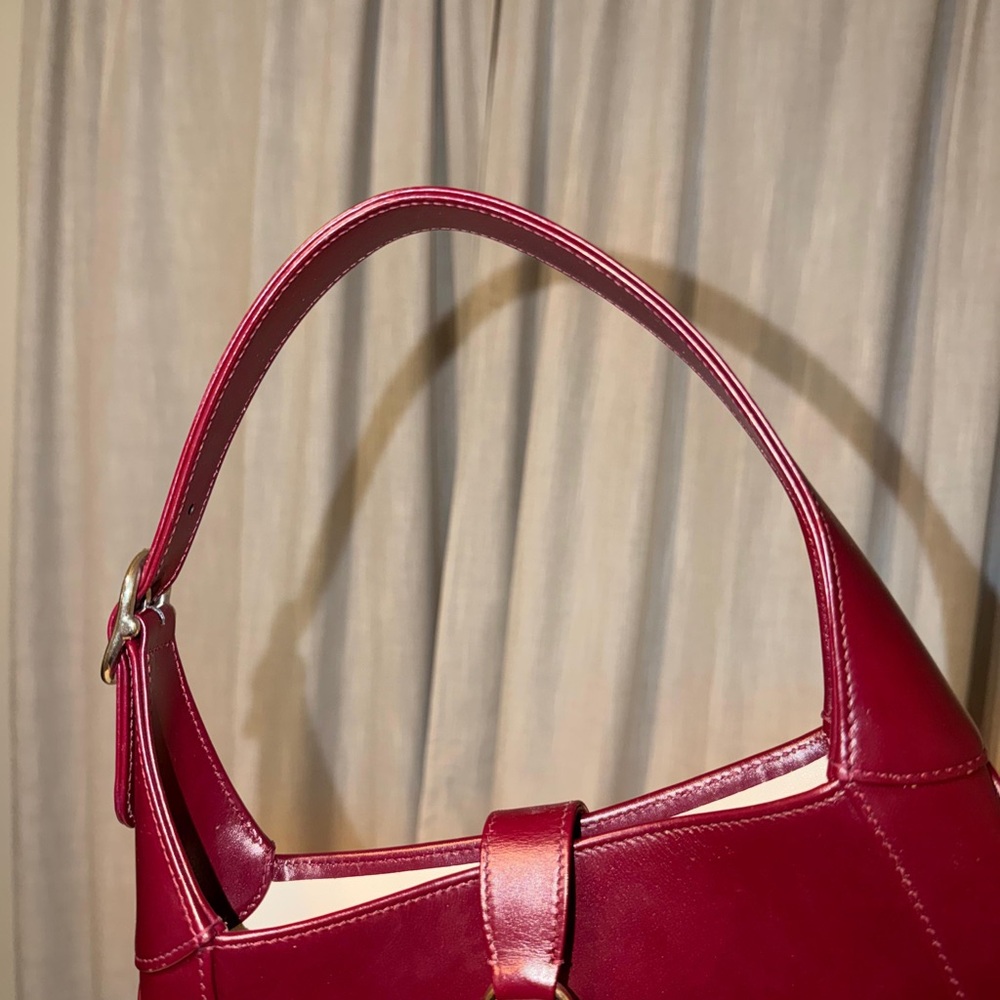 Elegant Burgundy Leather Shoulder Bag - Picture 5 of 15